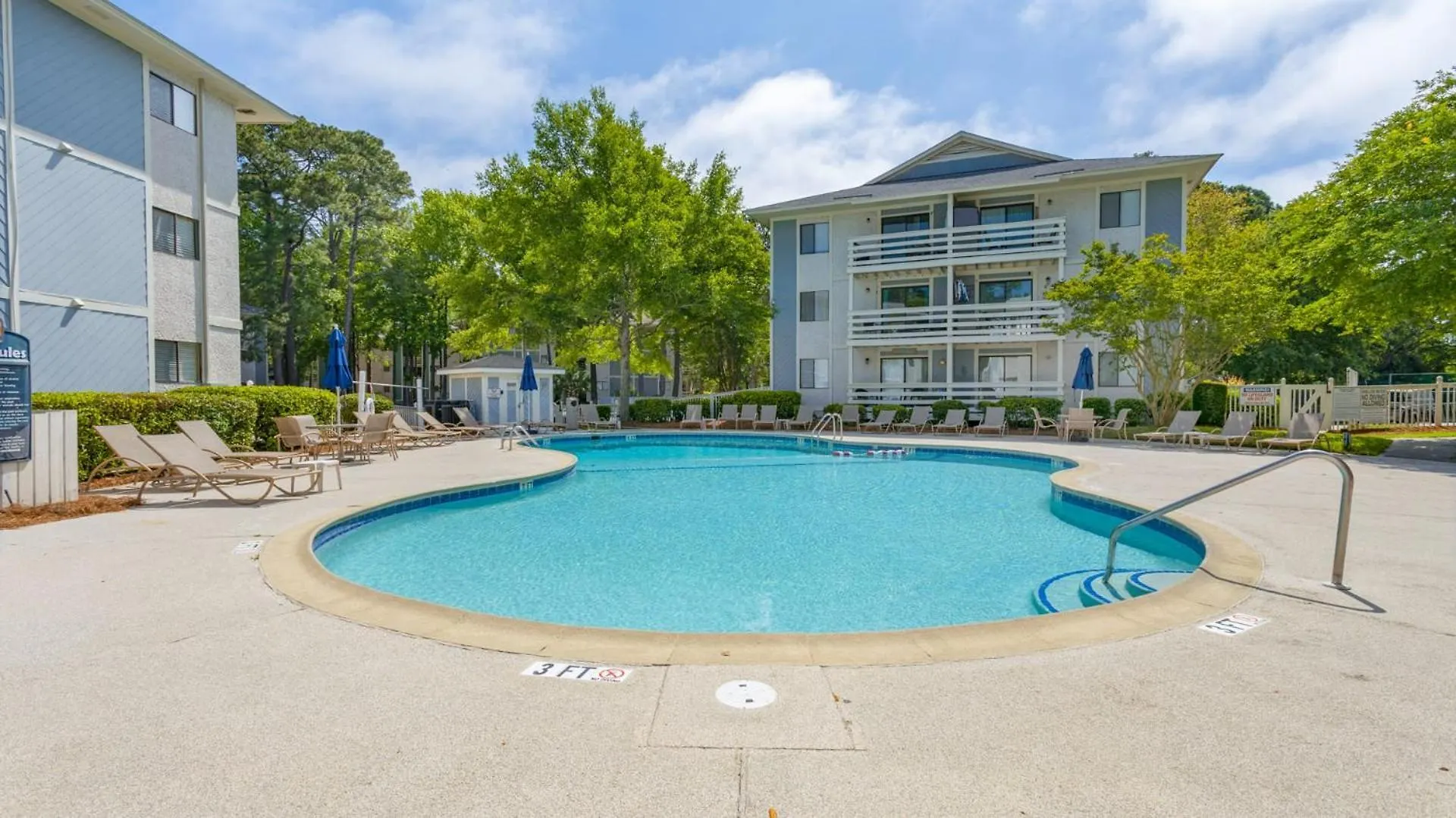 Walk To The Beach Contemporary Coastal Villa Fully Remodeled Spring 2024 Expansive Balcony Hilton Head Island