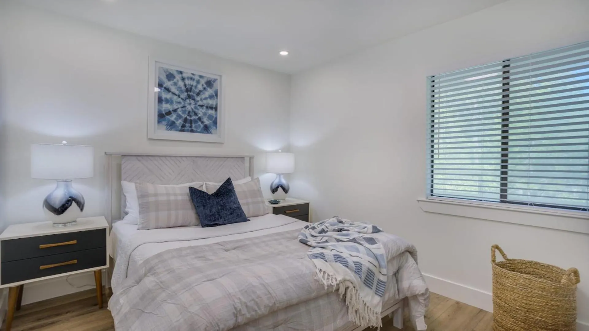 Walk To The Beach Contemporary Coastal Villa Fully Remodeled Spring 2024 Expansive Balcony Hilton Head Island 0*,