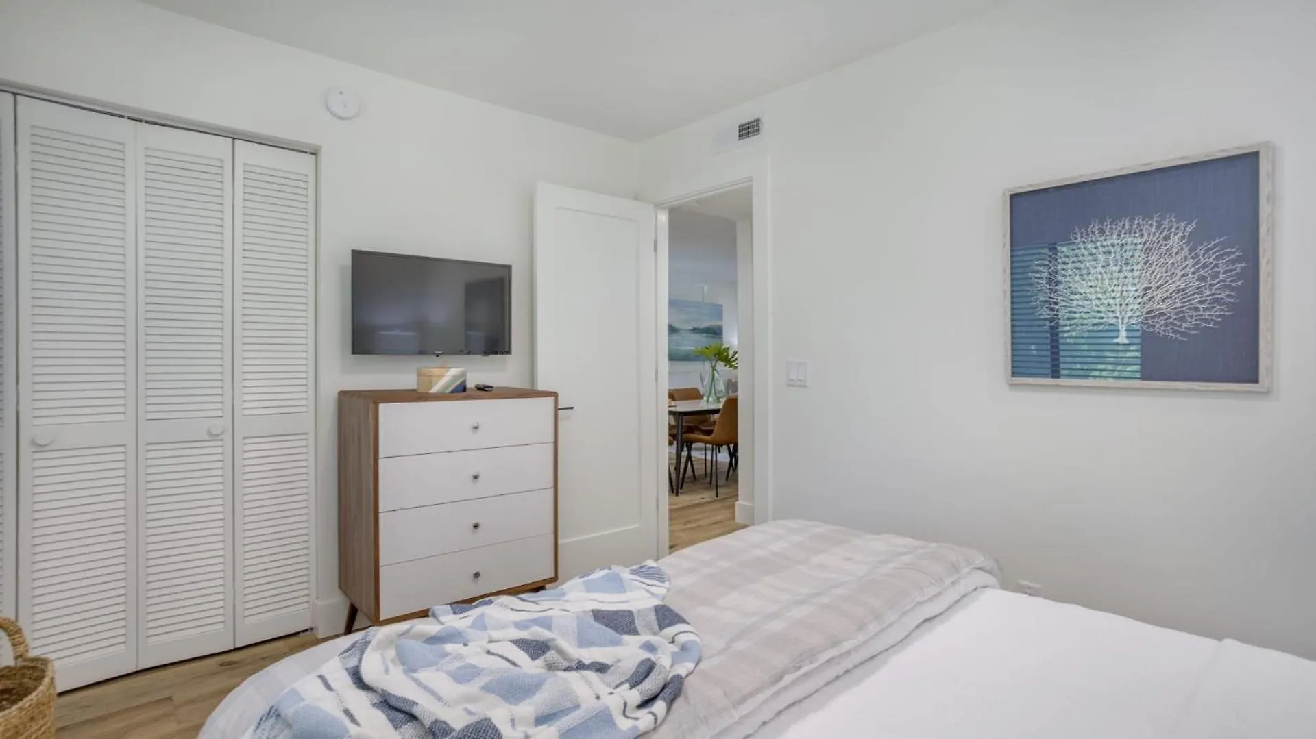 Walk To The Beach Contemporary Coastal Villa Fully Remodeled Spring 2024 Expansive Balcony Hilton Head Island